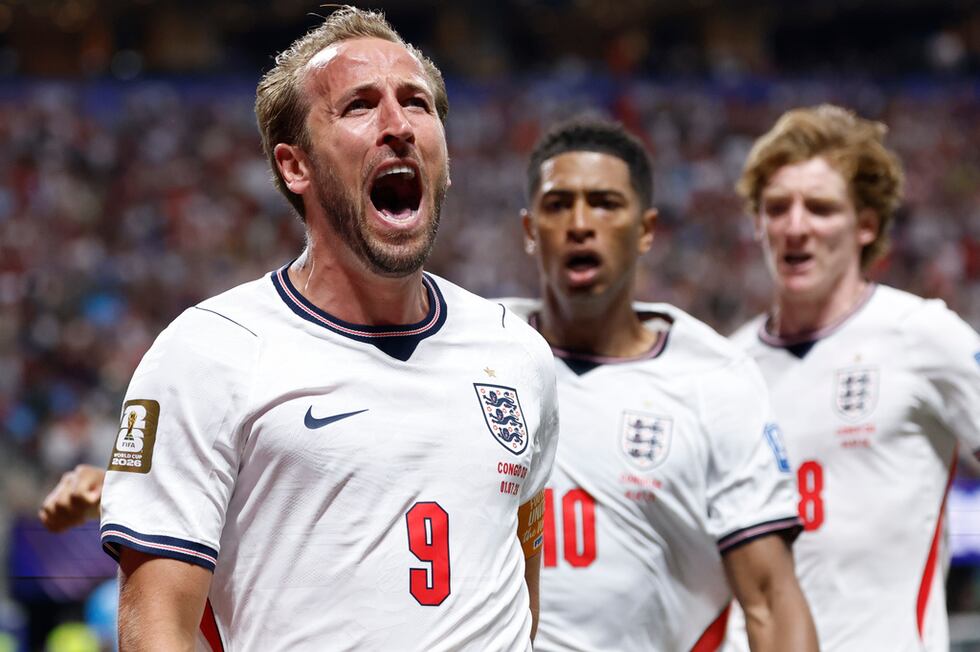 Harry Kane (9) celebra tras anotar el primer gol de Inglaterra en el partido contra Congo en...