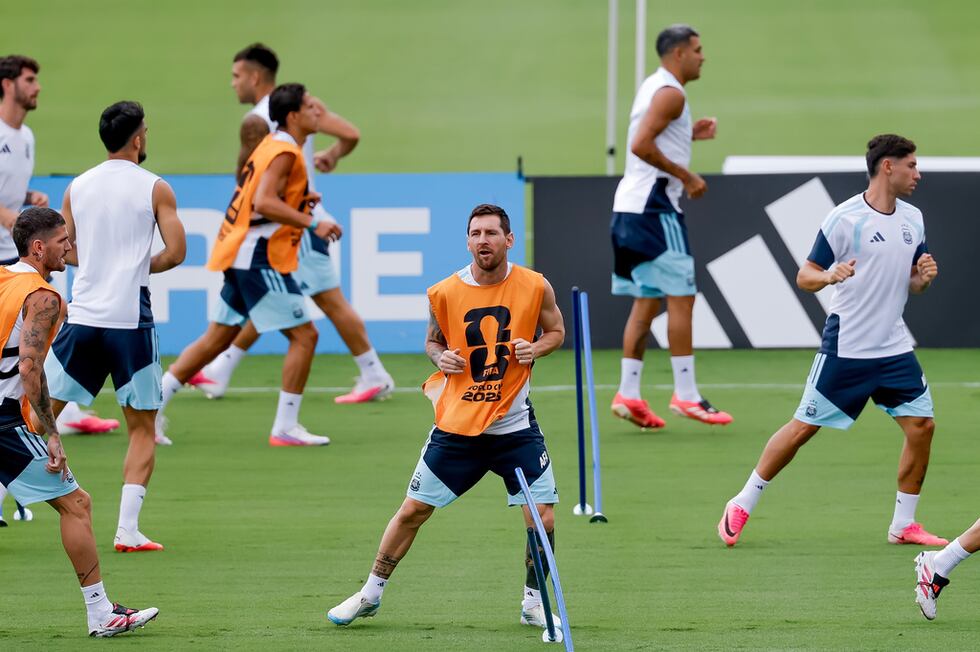 El delantero argentino Lionel Messi durante un entrenamiento de cara a la semifinal contra...