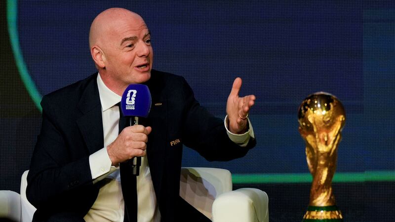 El presidente de la FIFA, Gianni Infantino, habla durante la revelación del calendario para el...