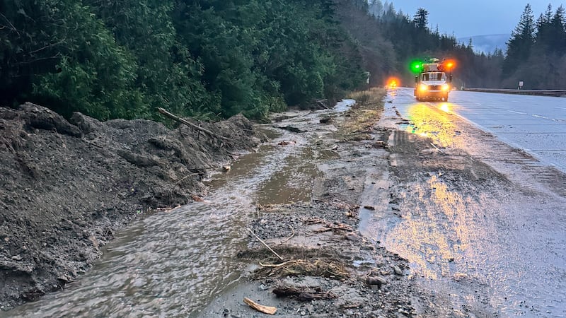 Foto suministrada por el Departamento de Transporte del estado de Washington que muestra la...