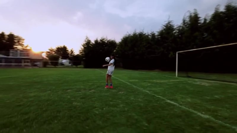 "Es un sueño". Miles de niñas entrenan duro con la pelota para obtener el anhelado Boleto 001...
